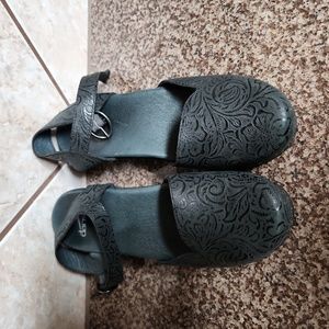 Dansko womens sandal/shoes